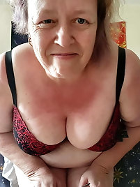 Dazzling chubby GF is showing off her pussy